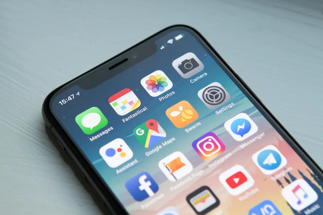 IPTV no iPhone e iPad — setup estável em Portugal iPhone com ecrã de aplicações